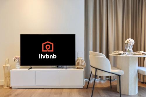 Livbnb-Serene 1B with Private Patio and Ain Dubai Views, Dubai (photo 8)