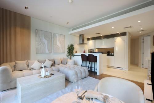 Livbnb-Serene 1B with Private Patio and Ain Dubai Views, Dubai (photo 10)