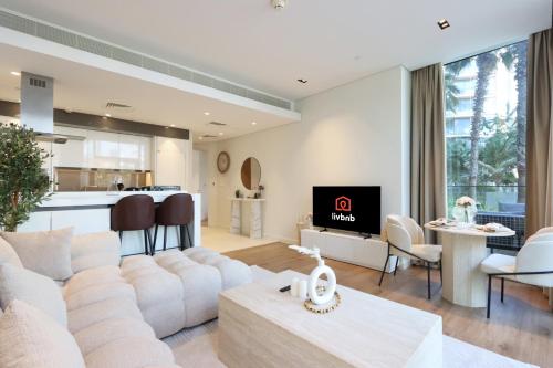 Livbnb-Serene 1B with Private Patio and Ain Dubai Views, Dubai (photo 7)