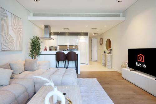 Livbnb-Serene 1B with Private Patio and Ain Dubai Views, Dubai (photo 9)