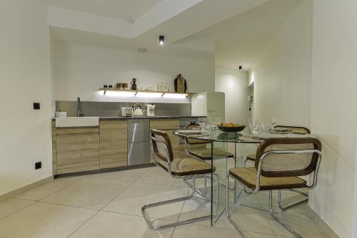 Kitchen, Superbe Appartement 1 chambre avec clim, terrasse et parking in Lemasson