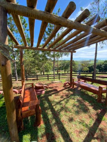Sitio para relaxar com piscina e campo de areia in Cruzilia