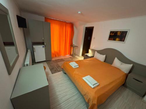 1 queen bed