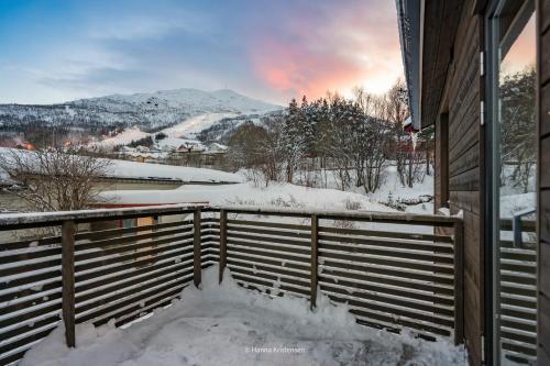 Moderne hus med flott beliggenhet og nærhet til Narvikfjellet og byen Moderne hus med flott beliggenhet og nærhet til Narvikfjellet og byen