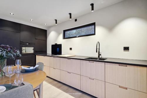 Moderne hus med flott beliggenhet og nærhet til Narvikfjellet og byen Moderne hus med flott beliggenhet og nærhet til Narvikfjellet og byen