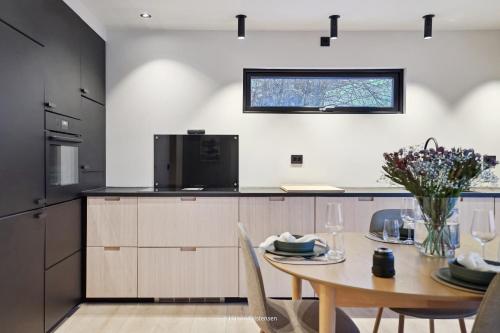 Moderne hus med flott beliggenhet og nærhet til Narvikfjellet og byen Moderne hus med flott beliggenhet og nærhet til Narvikfjellet og byen