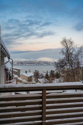 Moderne hus med flott beliggenhet og nærhet til Narvikfjellet og byen Moderne hus med flott beliggenhet og nærhet til Narvikfjellet og byen