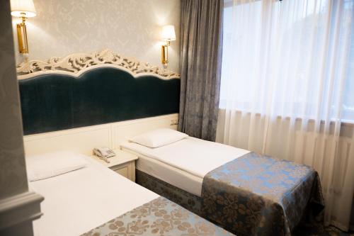 Royal Olympic Hotel - image 8