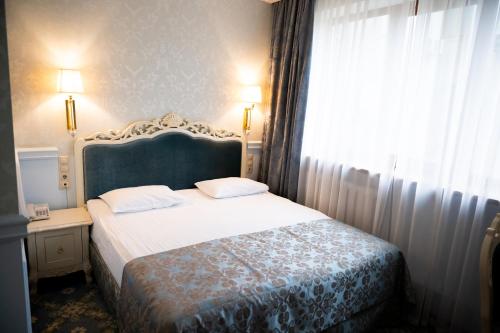 Royal Olympic Hotel - image 2