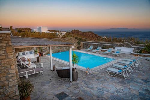 Superior 5-Bedroom Villa with Private Pool  room in Mando Pool Villas w Sea Views - Five Bedrooms