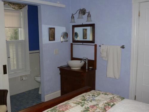 Back INN Time B&B in Kilmarnock, USA
