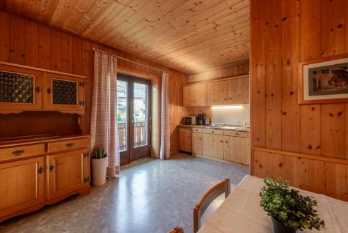 Apartment with Mountain View