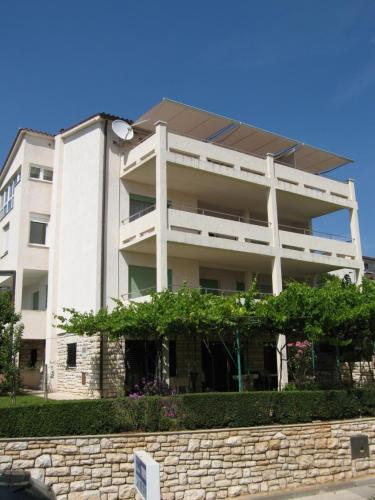 room 1, Pula
