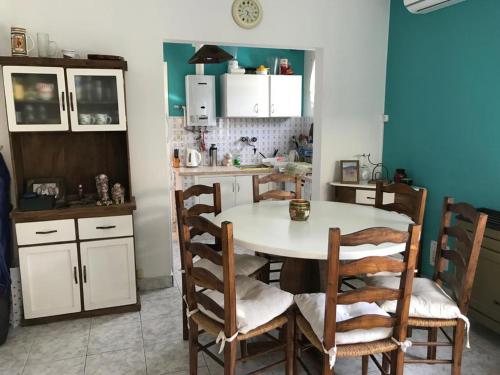 Casa Emilio - Casa Centrica con Cochera Descubierta in Monte Hermoso