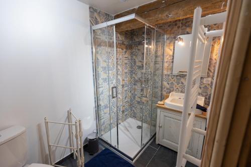 Fürdőszoba, Chambres d'hôtes de l'encabanée (Chambres d'hotes de l'encabanee) in Saint Paul Sur Ubaye