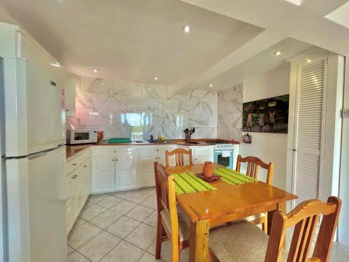 Cocina, Palm house in Friendship