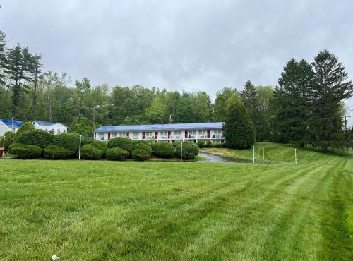 Economy Lodge 682 Main St Sturbridge in Sturbridge, USA