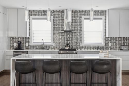 Luxury 4BR home 7 mins to US Capital, Rooftop deck, in Washington Free Parking in Washington, USA