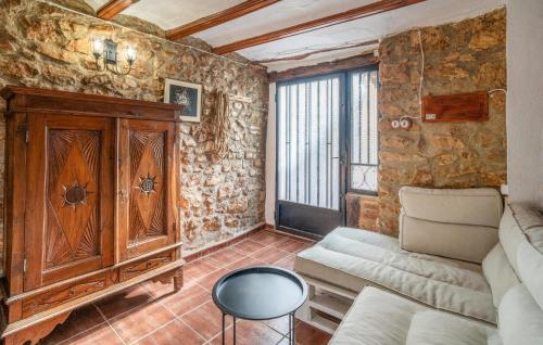 3 Bedroom Stunning Home In Cabanes in Cabanes