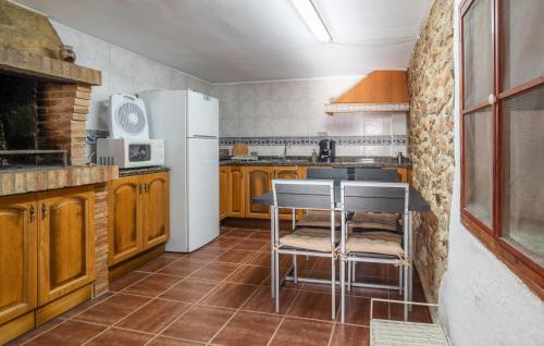 Konyha, 3 Bedroom Stunning Home In Cabanes in Cabanes