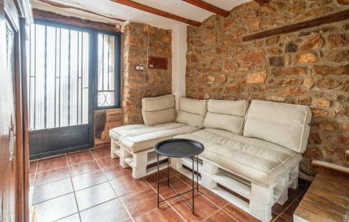 3 Bedroom Stunning Home In Cabanes in Cabanes
