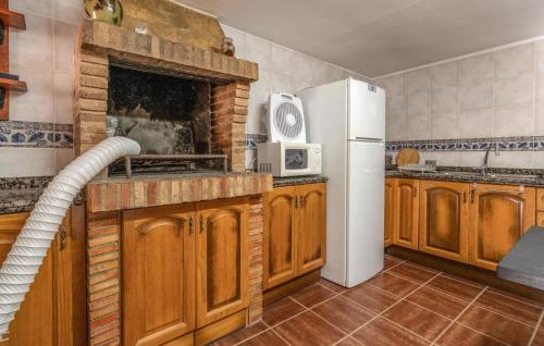 Konyha, 3 Bedroom Stunning Home In Cabanes in Cabanes