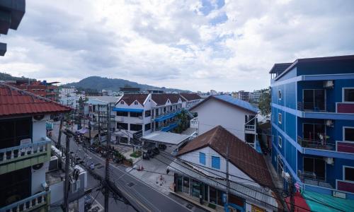 Belle Cose Guest House Phuket Room Type - Quadruple Room with Balcony