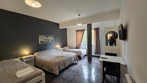 1 double bed, 2 twin beds