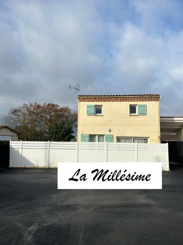 Фасада на хотела, La Millésime (La Millesime) in Saint-André-de-Cubzac