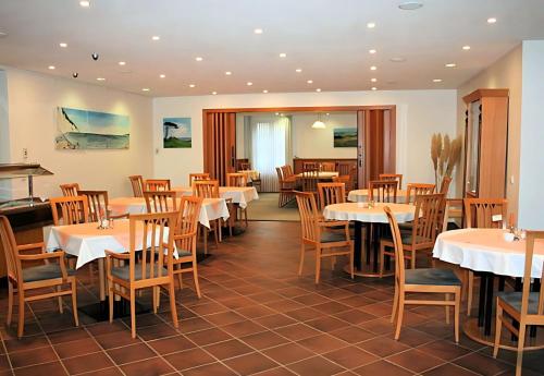 Hotel Zur Alten Schmiede - 呂根島