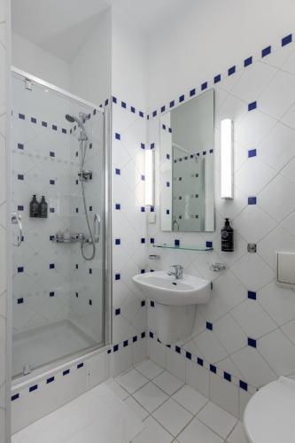 2 bedrooms, 3 beds