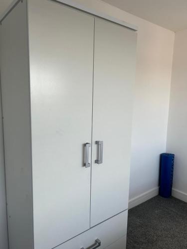 Gatwick Guest House - Short & Long Stay, Airport Parking, Airport Shuttle, Early & Late Check In - 49, RH11 8QX 5