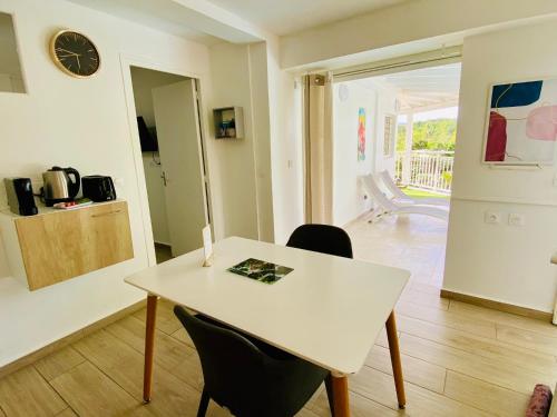Sun7 appart T2, avec piscine partagee, logement moderne et cosy in Petit-Bourg