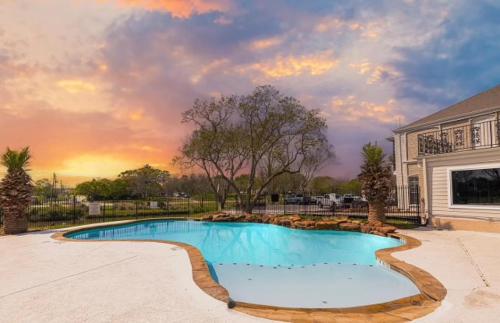 CaseyOFListings in Highlands (TX)