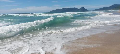 Studio 2- 5min a pé da Praia do Campeche (Studio 2- 5min a pe da Praia do Campeche) in 莫霍達斯佩德拉斯