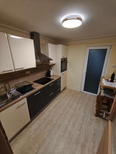 Guesthouse and Wellness VINEA in 拉登齊