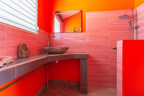 Bathroom, Bungalow charmant avec vue sur la mer a Sainte Rose in Duzer
