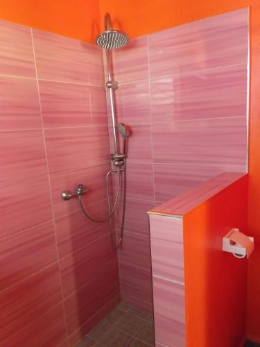 Bathroom, Bungalow charmant avec vue sur la mer a Sainte Rose in Duzer