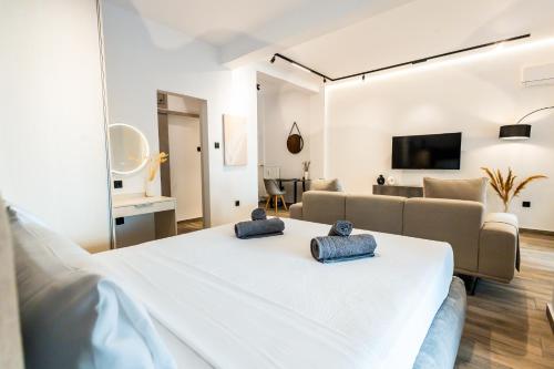 CHARĀ Apartment in Plaka, Under The Acropolis, Athens