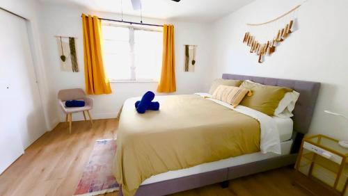 Intimate Casita Mia minutes away from Airport, Calle 8, Brickell, Coral Gables, The beach and more! in Miami, USA