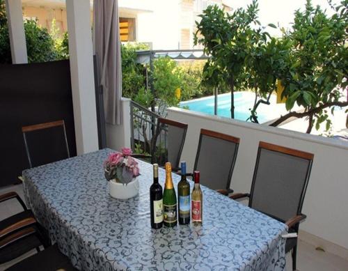 2 bedrooms, 3 beds