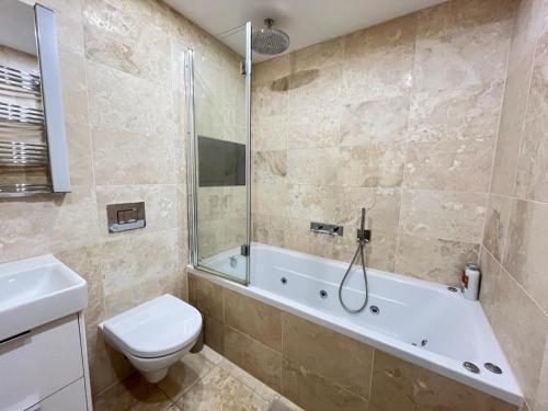 Luxury Riverside Retreat With Bath Jacuzzi - image 14
