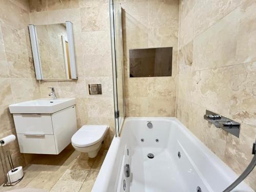 Luxury Riverside Retreat With Bath Jacuzzi - image 12