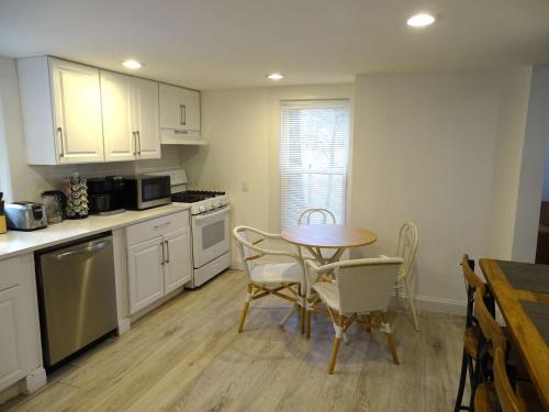 3 Bed Apartment in Quiet Neighborhood in Wayland, USA