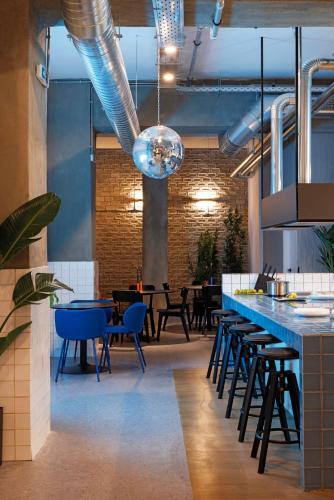 Facilities, Retroverse Eccentric Stay in Athens