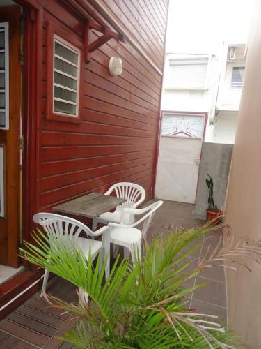 parveke/terassi, Smart-lidays'mini-dorm in Sainte Anne