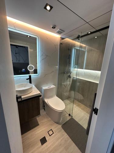 Shower, APARTAMENTO Lujo Lecheria 2 HAB 2 BANOS 7 PERSONAS-Planta Electrica in Puerto La Cruz