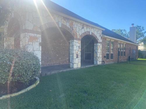 . Spacious 4 Bed & 2 Bath Home in the Woodlands, TX