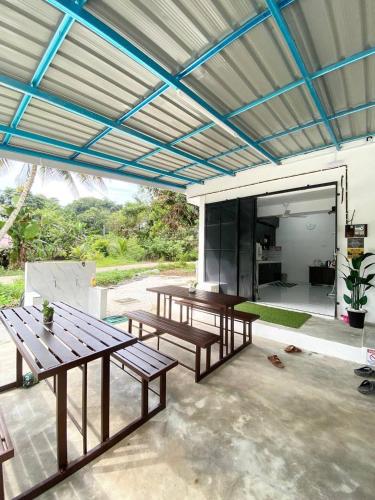 Kitchen, ROOMSTAY KOME Merapoh in Kampong Batu