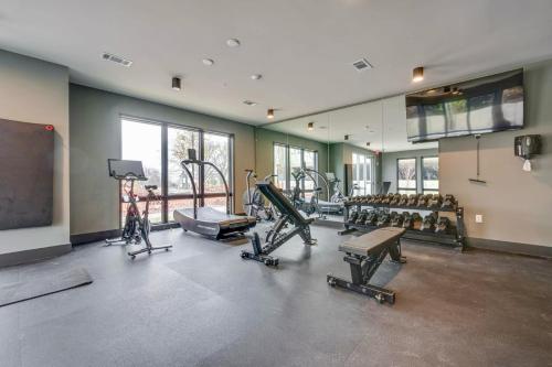 Elegant Corner Penthouse with Private Balcony, Skyline Views, Pool, and Gym detail